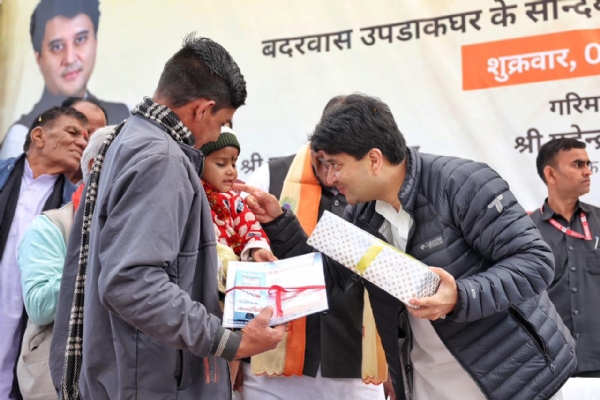 केंद्रीय मंत्री ज्योतिरादित्य सिंधिया ने बदरवास उप डाक घर का किया लोकार्पण