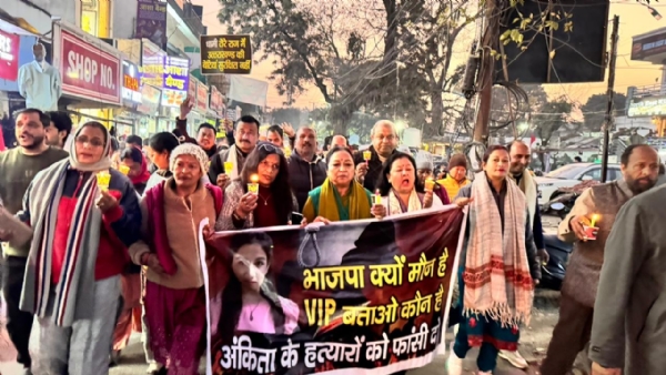 मसूरी विधानसभा में कांग्रेस कैंडल मार्च निकालती। मसूरी विधानसभा में कांग्रेस कैंडल मार्च निकालती।