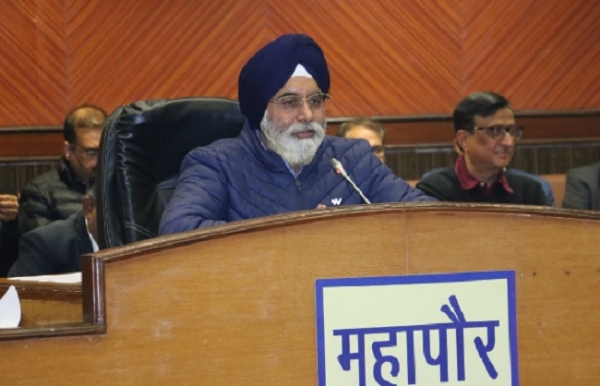 दिल्ली के महापौर राजा इकबाल सिंह सदन की बैठक में। दिल्ली के महापौर राजा इकबाल सिंह सदन की बैठक में।