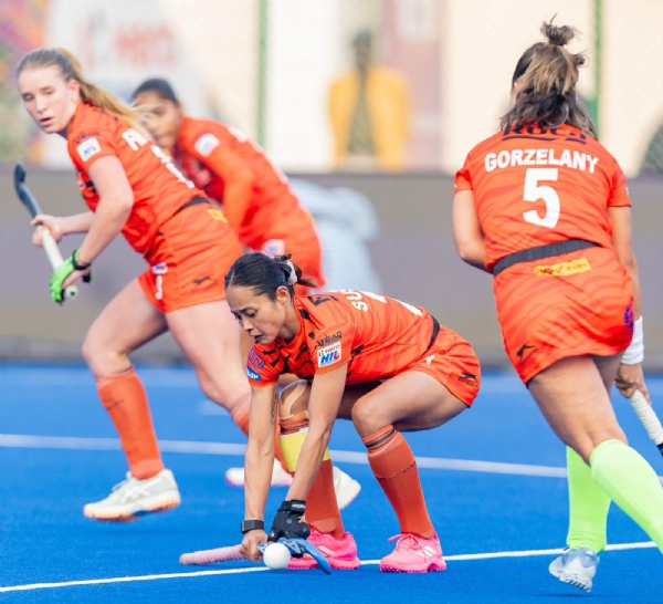 महिला हॉकी लीग के एक मैच का दृश्य