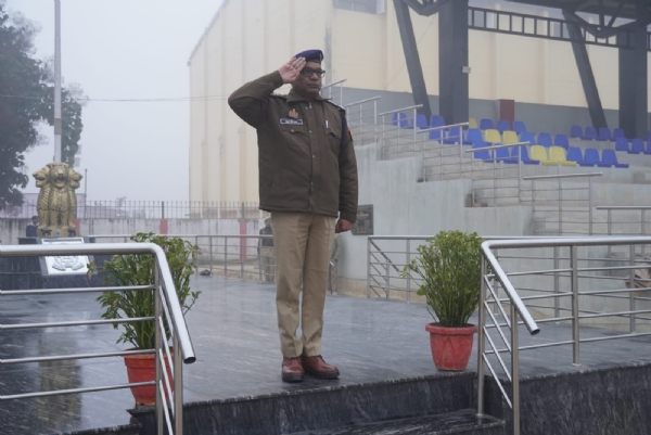 पुलिस लाइन में शुक्रवार की परेड का निरीक्षण, अनुशासन और फिटनेस पर रहा विशेष जोर* पुलिस लाइन में शुक्रवार की परेड का निरीक्षण, अनुशासन और फिटनेस पर रहा विशेष जोर*