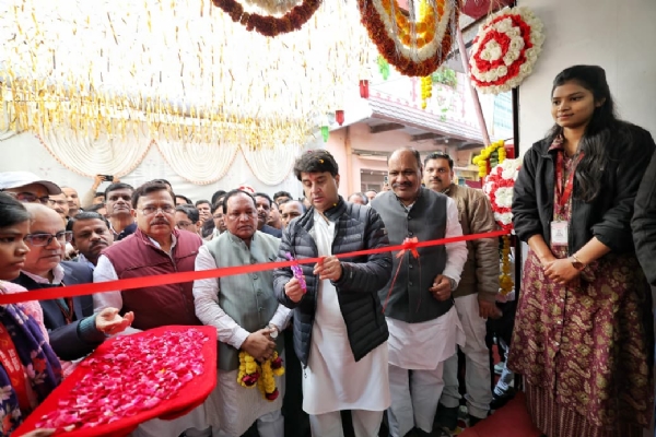 केंद्रीय मंत्री ज्योतिरादित्य सिंधिया ने बदरवास उप डाक घर का किया लोकार्पण