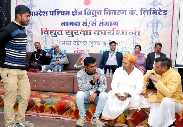 नुक्कड़ नाटक के माध्यम से भी दी जा रही समाधान योजना की जानकारी नुक्कड़ नाटक के माध्यम से भी दी जा रही समाधान योजना की जानकारी