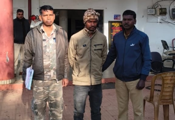 गिरफ्तार आराेपित