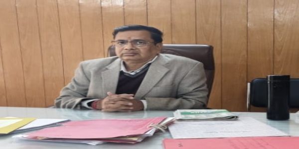 आईफोन की रिश्वत लेते पकड़ा गया जन स्वास्थ्य अभियांत्रिकी विभाग का अधीक्षण अभियंता