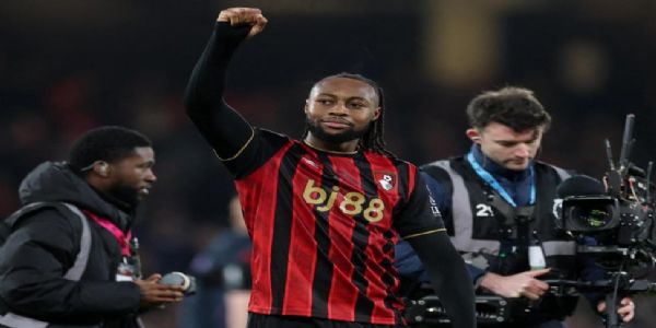 मैनचेस्टर सिटी ने घाना के विंगर एंटोइन सेमेन्यो को बोर्नमाउथ से अनुबंधित किया