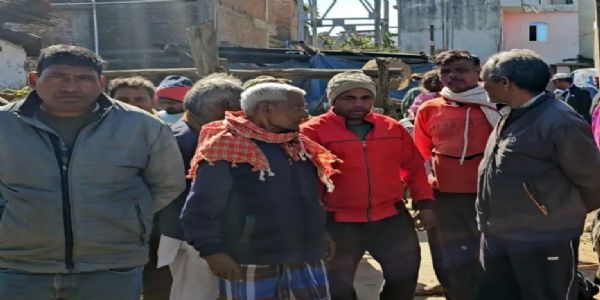 दम घुटने से पति पत्नी की मौत