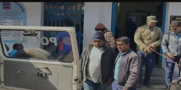 चोरी के मामले में तीन गिरफ्तार