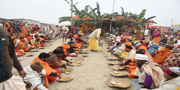 श्रीरामार्चा पूजन में शामिल हुए संत, लिया भण्डारे का प्रसाद