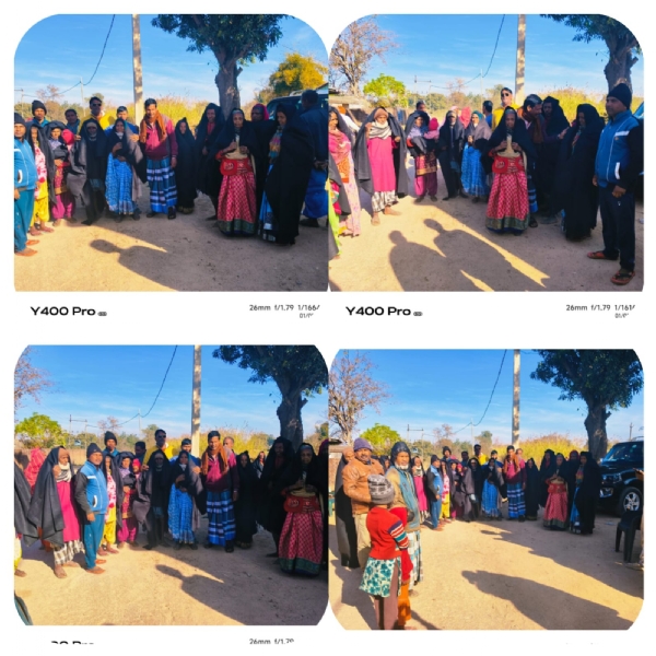 कंबल वितरण करते विनोदिक तिग्गा सहित अन्य की तस्वीर कंबल वितरण करते विनोदिक तिग्गा सहित अन्य की तस्वीर