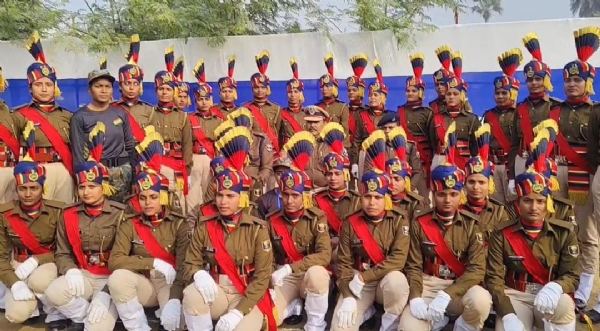 परेड में शामिल होमगार्ड जवान