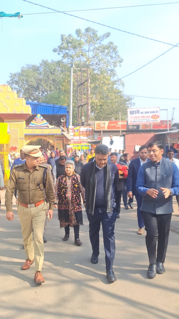 पूजा करने जाते सीएजी के डायरेक्टर