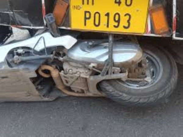 बस की टक्कर से शिक्षिका की मौत