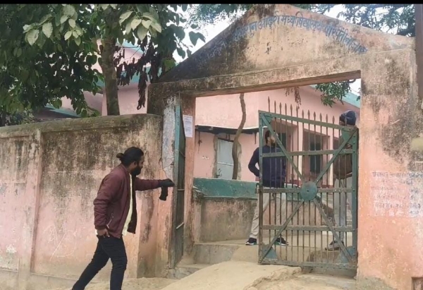 विद्यालय के शिक्षक