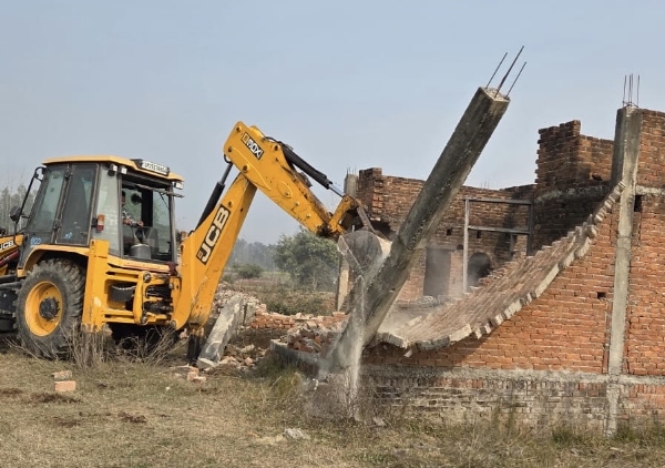 थाना सीबीगंज क्षेत्र के ग्राम भगवन्तापुरा में अवैध कॉलोनियों के खिलाफ कार्रवाई करते हुए बरेली विकास प्राधिकरण की प्रवर्तन टीम द्वारा ध्वस्तीकरण। थाना सीबीगंज क्षेत्र के ग्राम भगवन्तापुरा में अवैध कॉलोनियों के खिलाफ कार्रवाई करते हुए बरेली विकास प्राधिकरण की प्रवर्तन टीम द्वारा ध्वस्तीकरण।