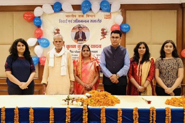 कृष्ण कुमार यादव परिवार संग