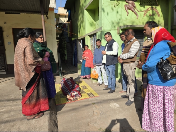 मृत सेवानिवृत शिक्षिका अंजलि बोस और अन्य