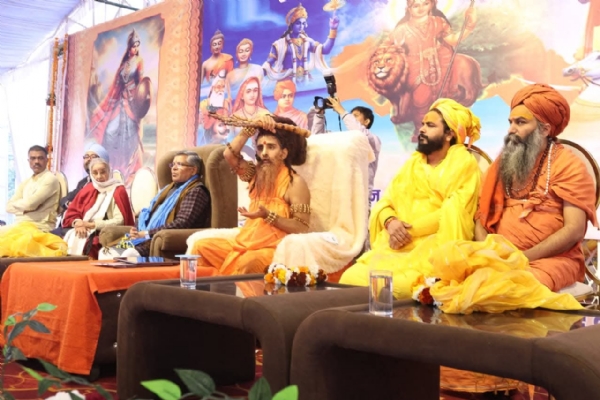 हिन्दू सम्मेलन में रितेश्वर महाराज हिन्दू सम्मेलन में रितेश्वर महाराज