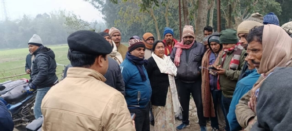 अररिया फोटो:विधायक किसानों से संवाद करती