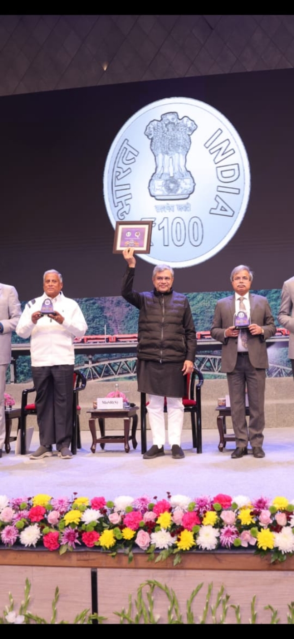 रेल मंत्री अश्विनी वैष्णव शुक्रवार को कार्यक्रम में