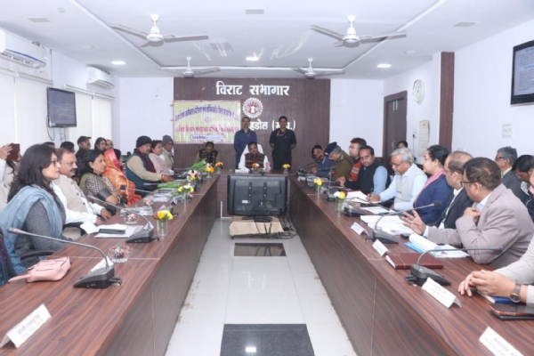 जिला विकास सलाहकार समिति की बैठक में विकास कार्यों की प्रगति की व्यापक समीक्षा