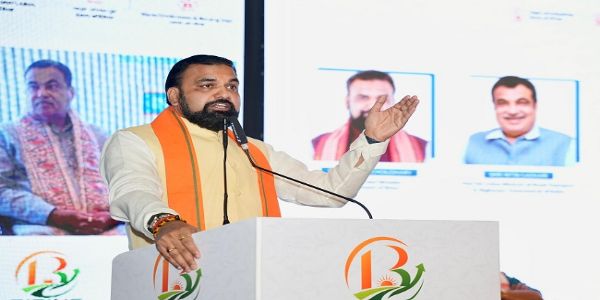 बिहार इन्वेस्टर राइजिंग समिट 2026 के उद्धाटन सत्र को सम्बोदित करते हुए मुख्यमंत्री सम्राट  चौधरी
