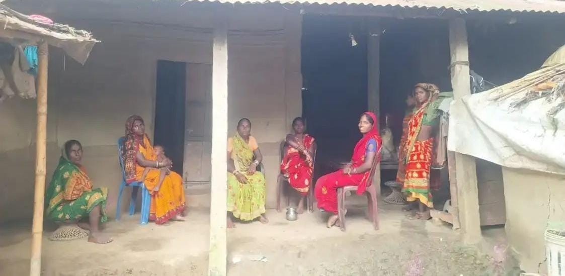 अररिया फोटो:गांव में परिजन अररिया फोटो:गांव में परिजन