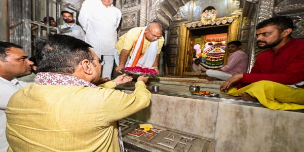 मुख्यमंत्री भजनलाल शर्मा ने खाटूश्याम मन्दिर में किए दर्शन