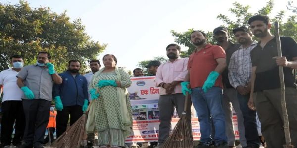 बिजनौर : गंगा बैराज पर नगर पालिका ने चलाया विशेष स्वच्छता अभियान