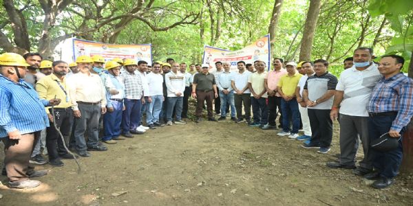 वाराणसी: स्वच्छता के लिए एकजुट हुआ बरेका, महाप्रबंधक के नेतृत्व में चला स्वच्छता एवं श्रमदान अभियान