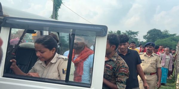 सिमराहा में स्मैक के खिलाफ पुलिस की कार्रवाई, दो गिरफ्तार, स्मैक बरामद