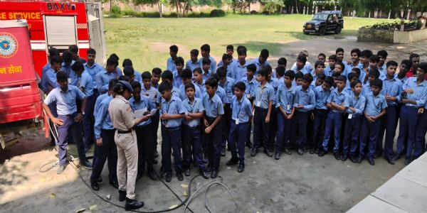 छपरा में स्कूली बच्चों ने सीखे आग पर काबू पाने और बचाव के तरीके