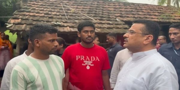 सड़क हादसे में मृत बच्ची के परिवार से मिले मुख्यमंत्री शुभेंदु अधिकारी