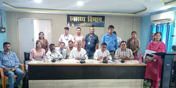 स्वास्थ्य समीक्षा बैठक में सिविल सर्जन सख्त: बारसोई व हल्का के अधिकारियों से स्पष्टीकरण, लेबर रूम व टीकाकरण दुरुस्त करने का अल्टीमेटम