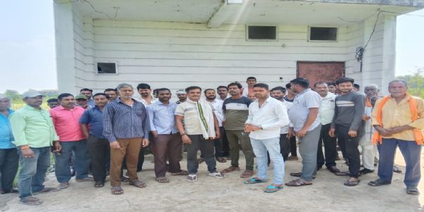 धमतरी के श्यामतराई में कथित देह व्यापार के विरोध में ग्रामीणों का प्रदर्शन