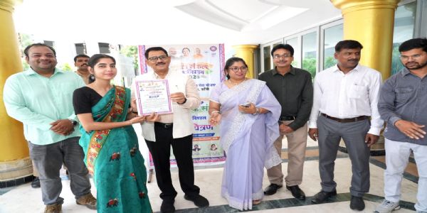 बुवि : विद्यार्थियों ने 30 घंटे के अथक प्रयास से रंगोली में उकेरी विकसित भारत की तस्वीर