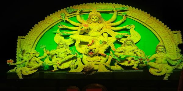 मालीगांव आरपीएफ दुर्गा पूजा: महिलाओं की पहल पर हो रहा आयोजन