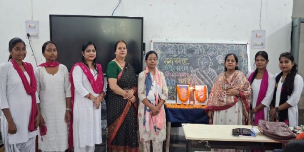 गांधी-शास्त्री जयंती की पूर्व संध्या पर महिला कॉलेज में विशेष कार्यक्रम आयोजित