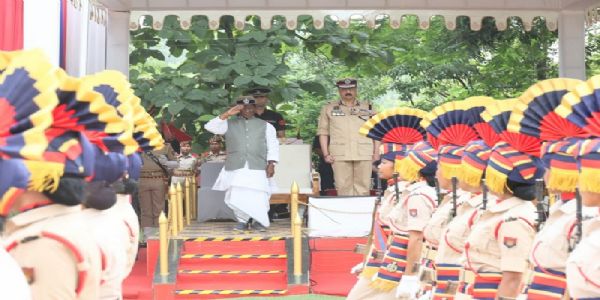 राज्यपाल ने असम पुलिस की साहस और सेवा की विरासत को सराहा