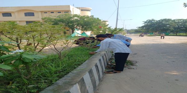 सेवा मेरा योगदान अभियान में छात्रों ने चलाया स्वच्छता और पौधरोपण अभियान