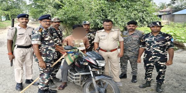 16 लाख नेपाली रुपये के साथ एक तस्कर गिरफ्तार