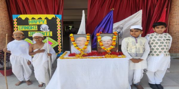 कैम्ब्रियन स्कूल में मनी गांधी जयंती, सत्य-अहिंसा का दिया संदेश