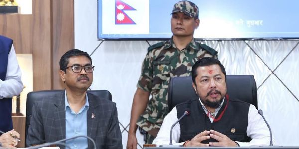 नेपाल के ऊर्जा मंत्री विराज भक्त श्रेष्ठ नेपाल के ऊर्जा मंत्री विराज भक्त श्रेष्ठ