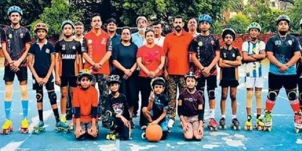 अंडर -14 रोल बॉल टीम के लिए चयनित खिलाड़ी और अन्य।