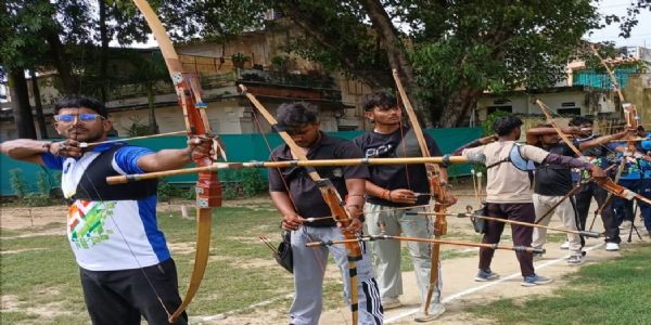 ऑल इंडिया इंटर यूनिवर्सिटी तीरंदाजी प्रतियोगिता के लिए ट्रायल देते खिलाड़ी ऑल इंडिया इंटर यूनिवर्सिटी तीरंदाजी प्रतियोगिता के लिए ट्रायल देते खिलाड़ी