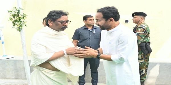केंद्रीय मंत्री जी. किशन रेड्डी ने हेमंत सोरेन से मिलकर जताया शोक