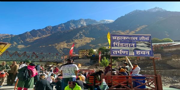 बद्रीनाथ धाम स्थित ब्रह्मकपाल तीर्थ मे पितृ आमावश्या पर पितृ पक्ष का हुआ समापन