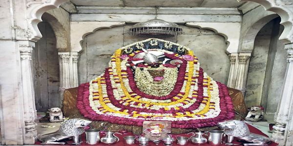 माता के दरबार सजकर तैयार: घट स्थापना के साथ शुरू होंगे नवरात्र