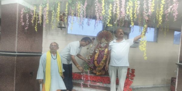 नवरात्रों के स्वागत में सजे जम्मू के मंदिर, सुबह शाम होगी पूजा अर्चना