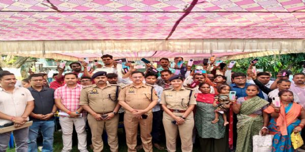 नवरात्रि से पहले 101 लोगों को मिले खोए मोबाइल, 27.88 लाख के फोन बरामद